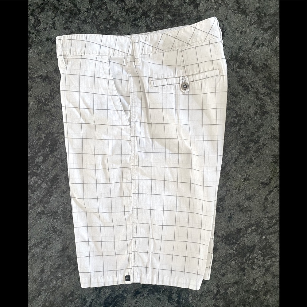 Quicksilver mens classic shorts, size 32